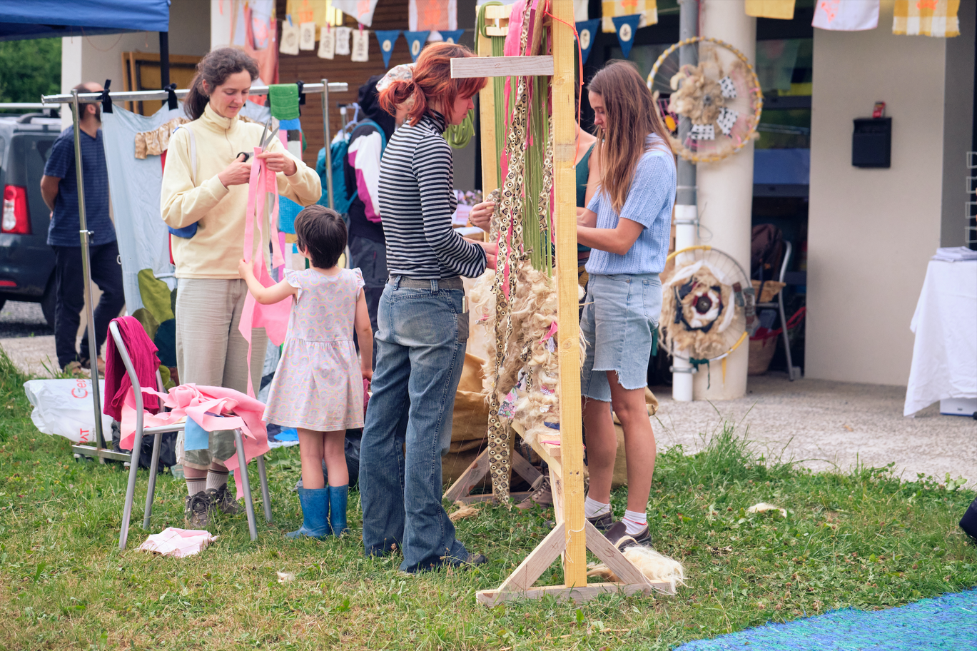Cabaret Textile 2025 : exposition d’art textile contemporain et géoglyphe Dessiner la montagne