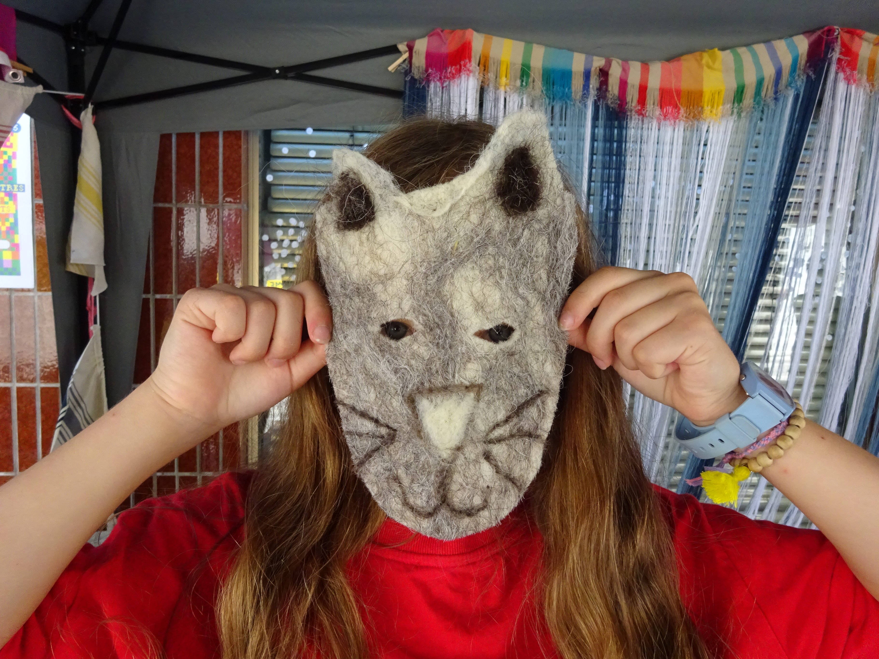Cabaret Textile 2025, jour 1 : atelier de masques et accessoires en laine